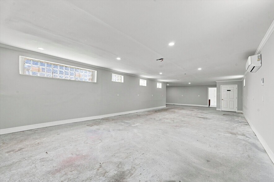 More Photos Of 806 Powell Ave, Darby Office For Sale