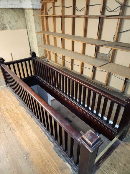 More Photos Of 13-17 N 4th St, Martins Ferry Light Distribution For Sale