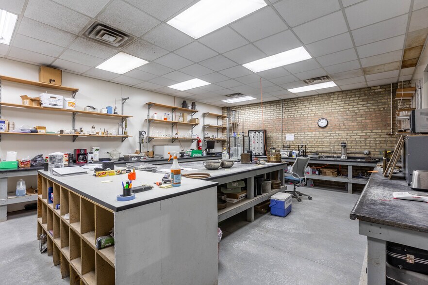 More Photos Of 2945 W Harrison St, Chicago Office For Sale