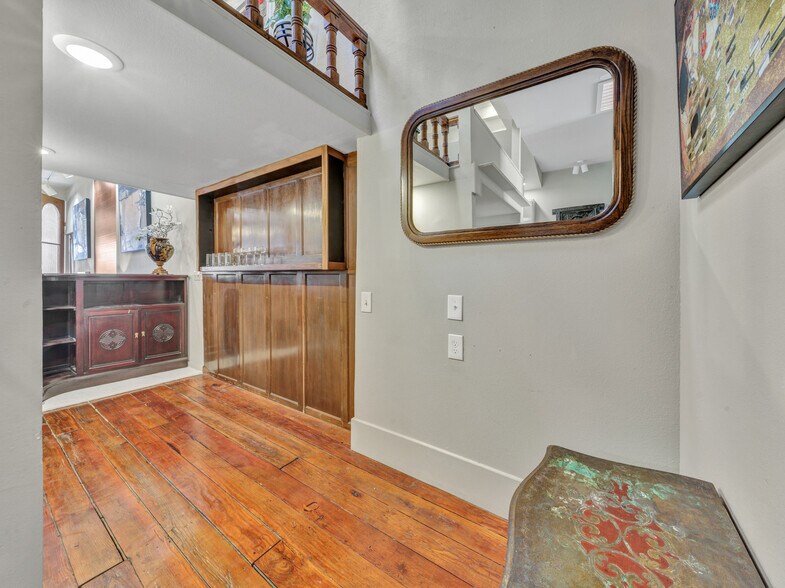 More Photos Of 106 W Main St, Pilot Point Storefront For Sale