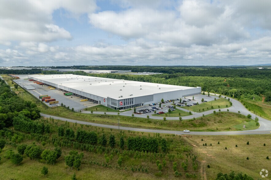More Photos Of 578 Robinson Rd, Greer Distribution For Lease