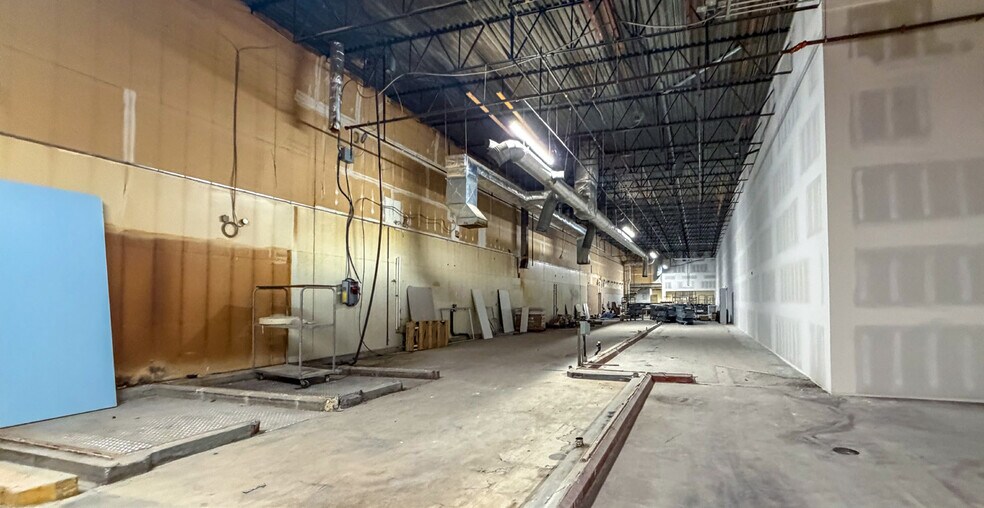 More Photos Of 32500 S Fraser Way, Abbotsford Freestanding For Lease