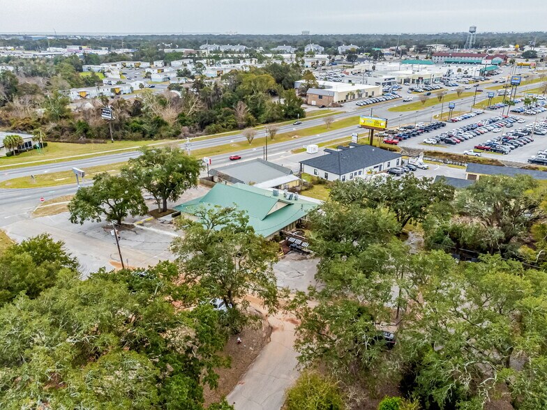 More Photos Of 131 New Warrington Rd, Pensacola Restaurant For Sale