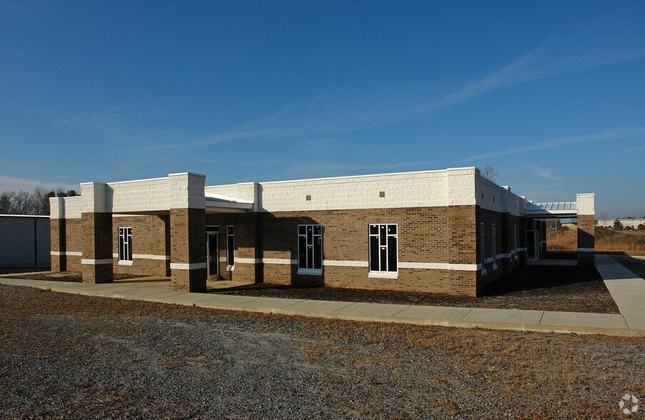 More Photos Of 1105 8th Court St SE, Hickory Office For Sale