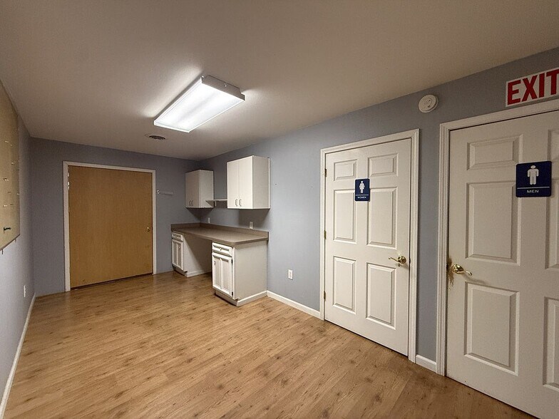 More Photos Of 218 Mechanic St, Waterville Manufacturing For Lease