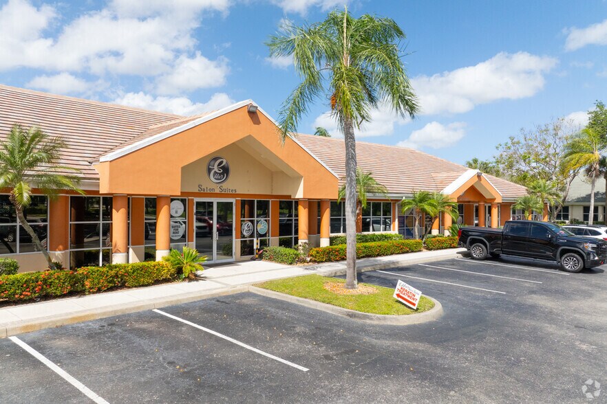 More Photos Of 11940 Fairway Lakes Dr, Fort Myers General Retail For Lease