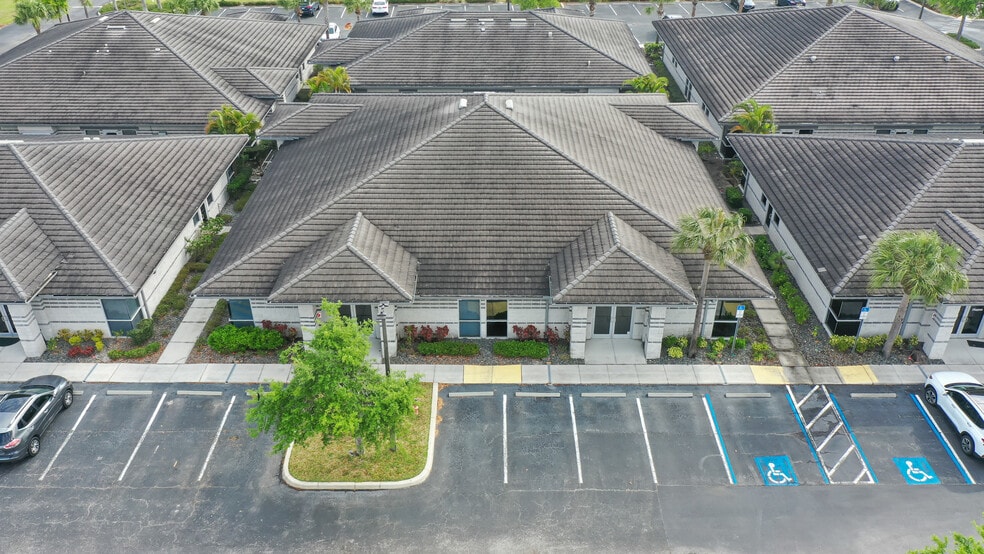 More Photos Of 7316-7320 Delainey Ct E, Sarasota Office Residential For Sale