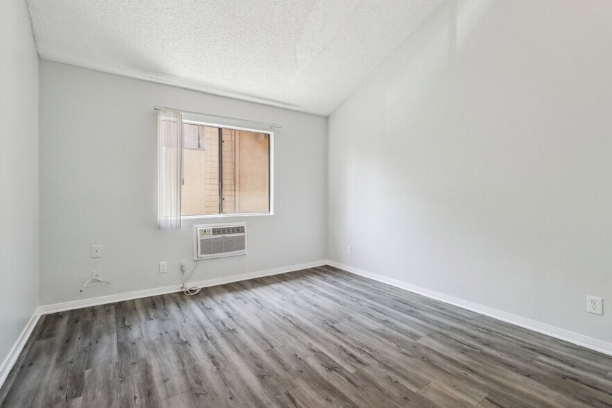 More Photos Of 311 S New Hampshire Ave, Los Angeles Apartments For Sale