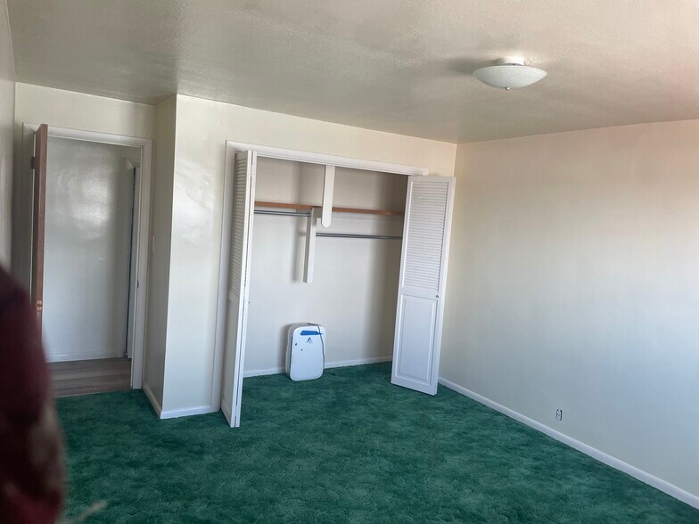 More Photos Of 370 N State St, Shelley Storefront Retail Residential For Lease