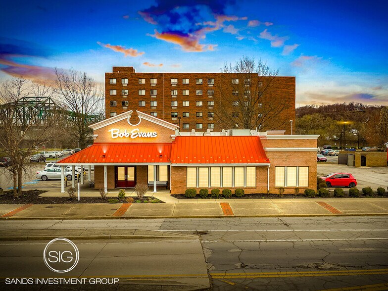 More Photos Of 606 3rd Ave, Huntington Restaurant For Sale