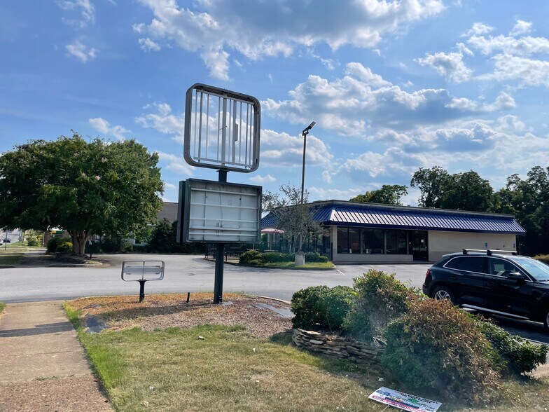 More Photos Of 410 Pelham Rd N, Jacksonville Fast Food For Sale