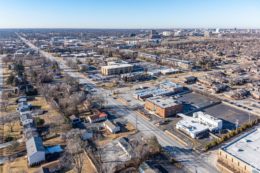 More Photos Of 1S132 Summit Ave, Oakbrook Terrace Medical For Lease