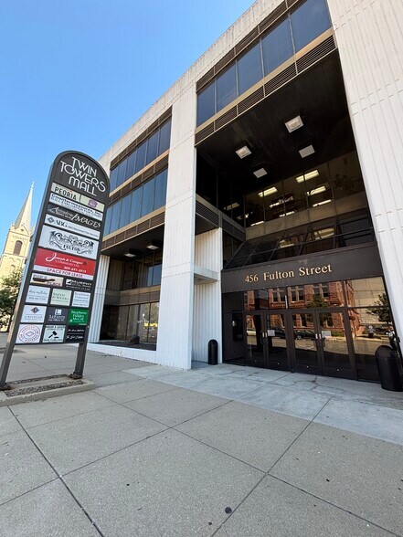 More Photos Of 456 Fulton St, Peoria Office For Sale
