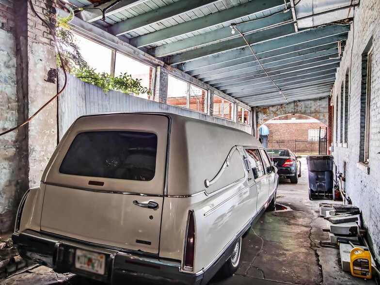 More Photos Of 525 Beaver St, Jacksonville Cemetery Mausoleum For Lease