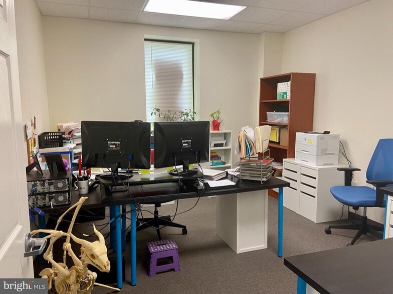 More Photos Of 240-252 Airport Rd, Winchester Light Distribution For Sale