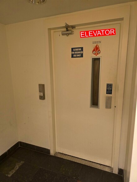 More Photos Of 7115 Northern Blvd, Jackson Heights Office For Sale