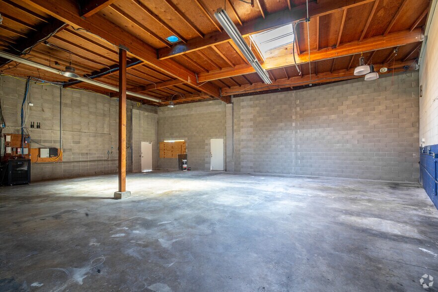More Photos Of 2020 Brush St, Oakland Warehouse For Lease