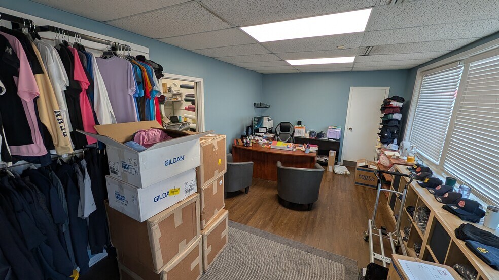 More Photos Of 2406 Mishawaka Ave, South Bend General Retail For Lease