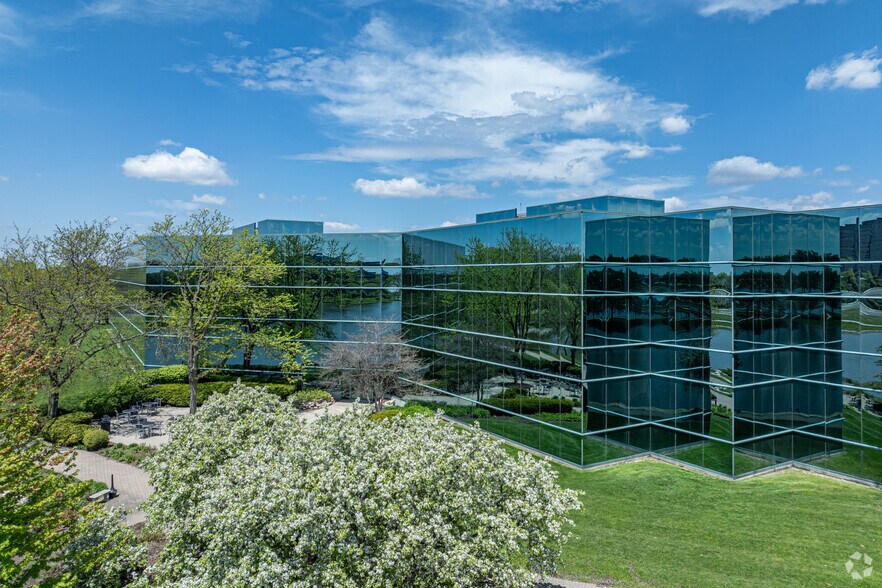 More Photos Of 450 E Devon Ave, Itasca Office For Lease