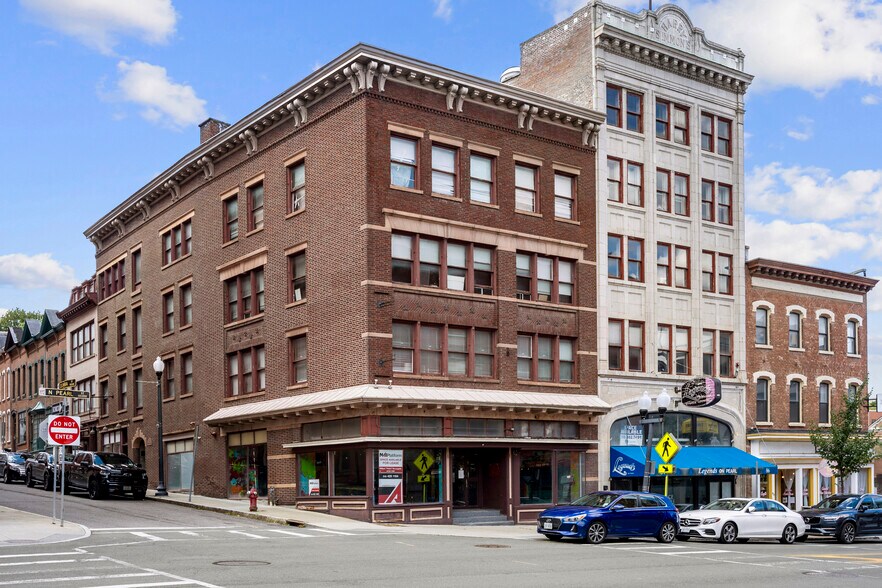 Primary Photo Of 82 N Pearl St, Albany Apartments For Sale