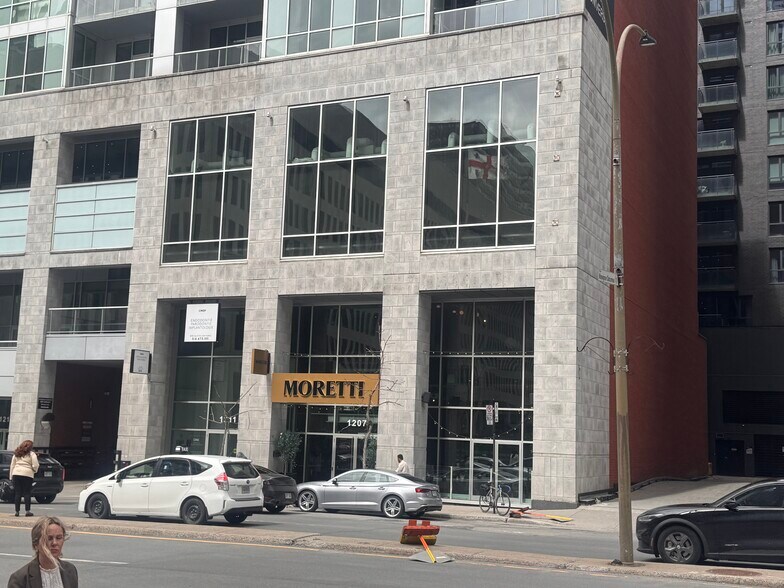 More Photos Of 1211-1235 Boul Robert-Bourassa, Montréal Apartments For Lease