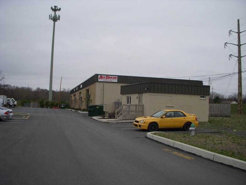 Primary Photo Of 320 N 1st St, Stroudsburg Warehouse For Lease