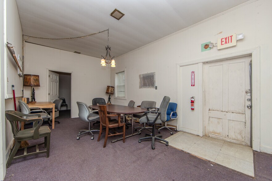 More Photos Of 913 Old Buckingham Rd, Cumberland Lodge Meeting Hall For Sale