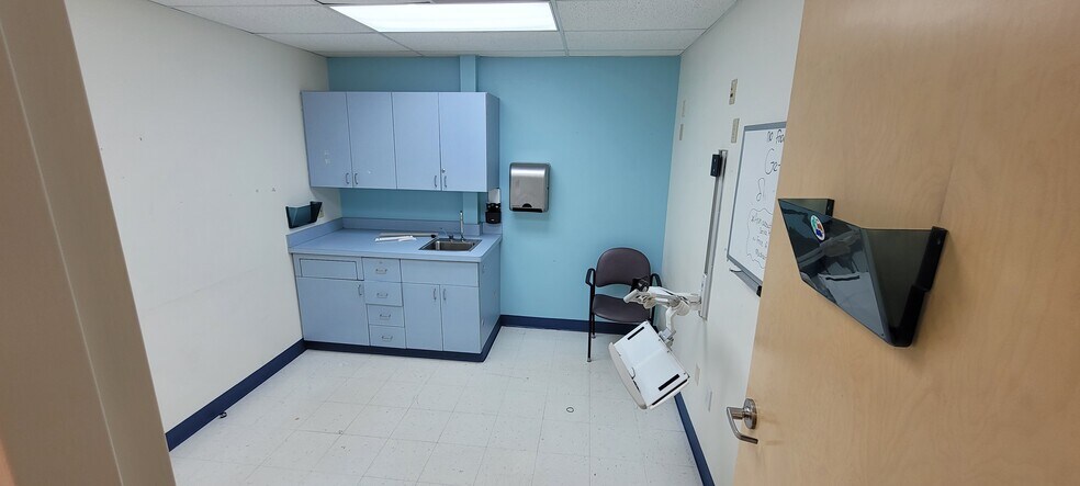 More Photos Of 11709 Lorain Ave, Cleveland Medical For Lease