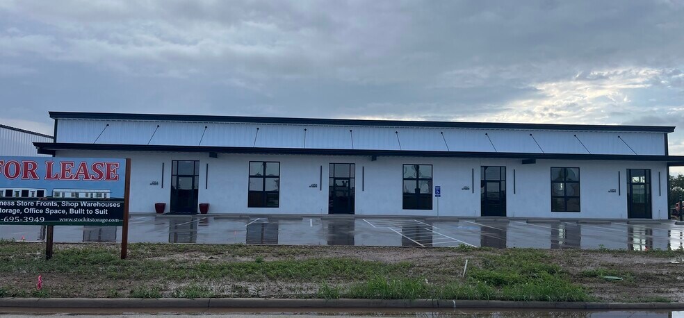 More Photos Of 4295-4313 Burl Harris, Abilene Light Distribution For Sale