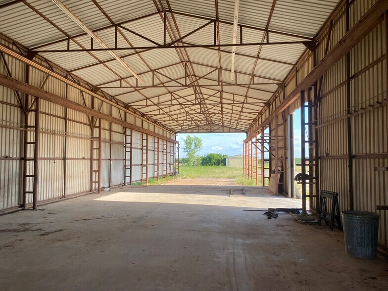 More Photos Of 8051 Seymour Hwy, Wichita Falls Warehouse For Lease