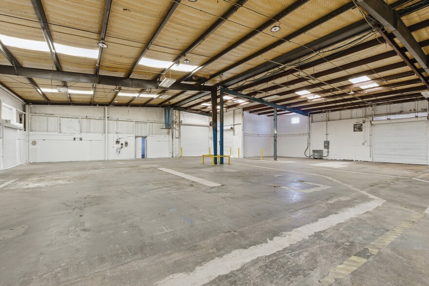 More Photos Of 1119 S Commercial Blvd, Arlington Warehouse For Lease