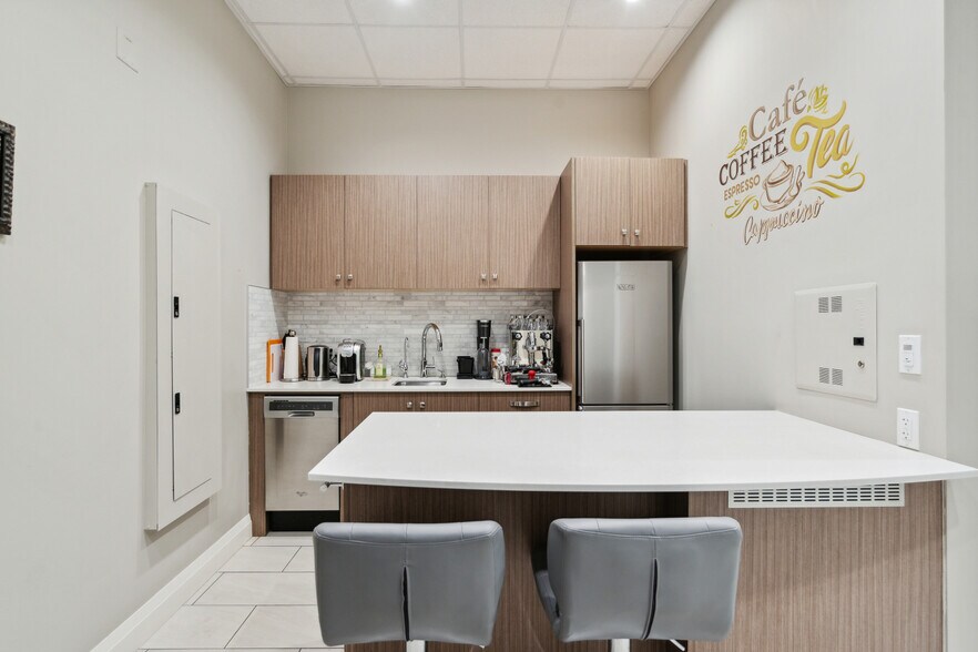 More Photos Of 934 6 Av SW, Calgary Storefront Retail Office For Lease