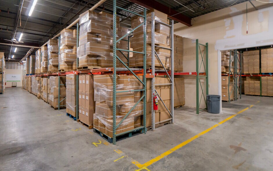 More Photos Of 72 Johnny Cake Hill Rd, Middletown Distribution For Sale