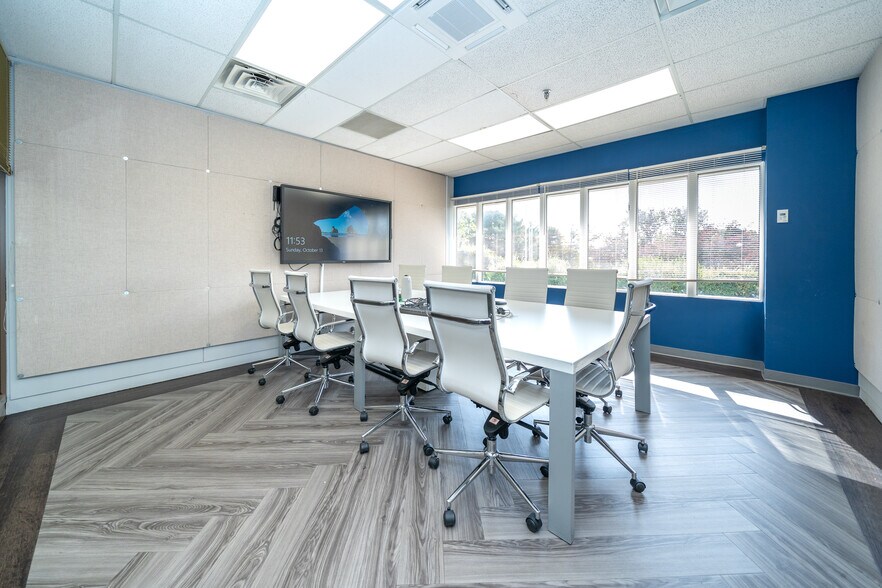 More Photos Of 663 E Crescent Ave, Ramsey Office For Lease