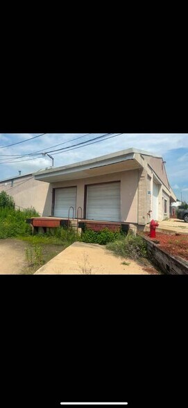 More Photos Of 4908-4910 Meinders Rd, McFarland Warehouse For Sale