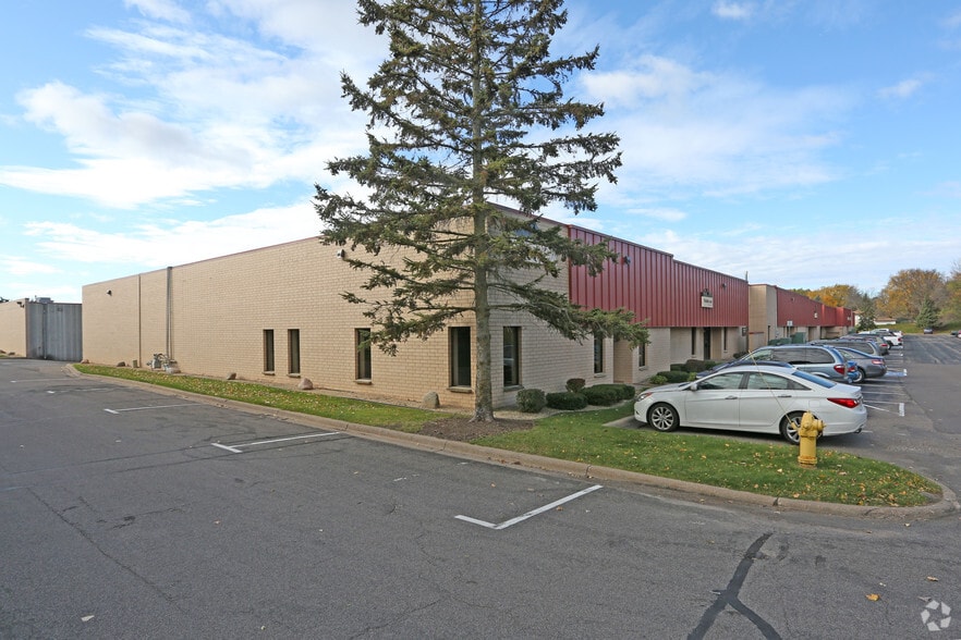 More Photos Of 1600 Gervais Ave, Maplewood Warehouse For Lease