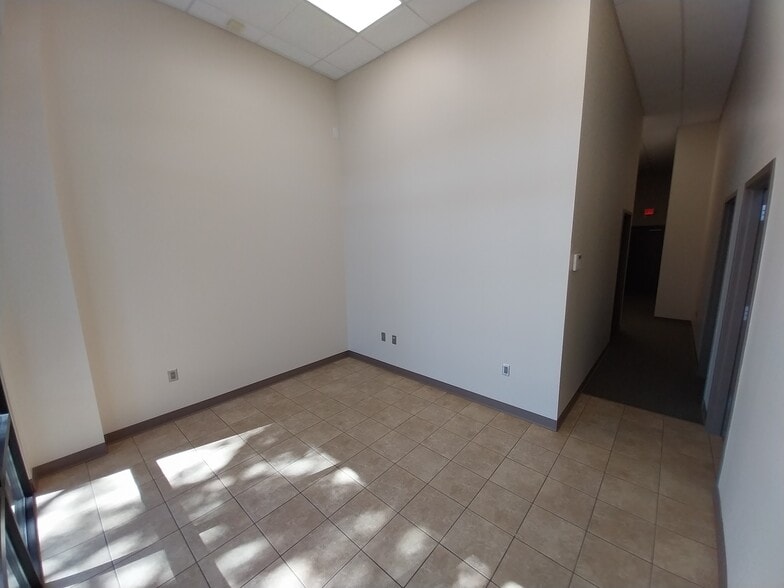 More Photos Of 300 E New Hope Rd, Cedar Park Light Manufacturing For Lease