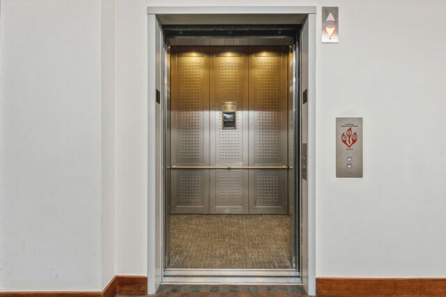 More Photos Of 1950 Old Gallows Rd, Vienna Office For Lease