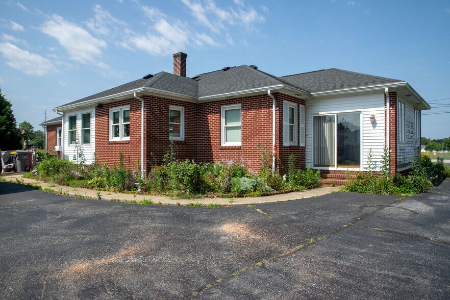 More Photos Of 719 S DuPont Blvd, Milford Flex For Sale