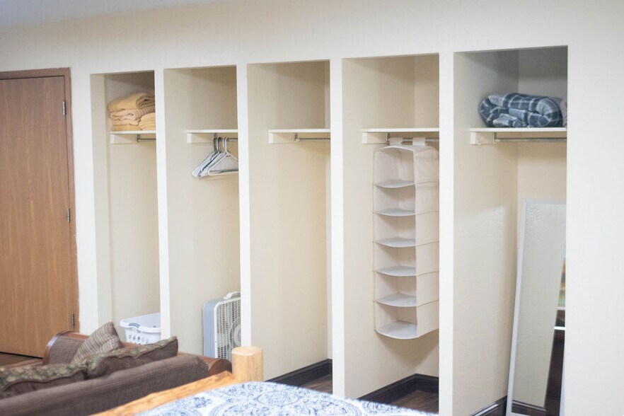 More Photos Of 402 Mae Orr St, Enfield Hotel For Sale