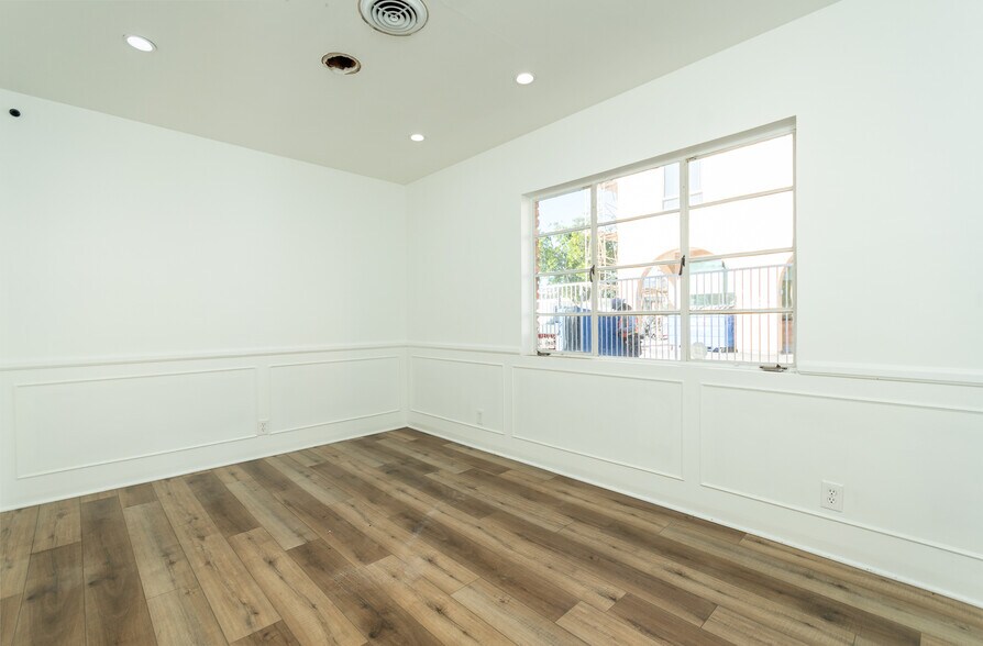 More Photos Of 2028 Lake Ave, Altadena Office For Sale