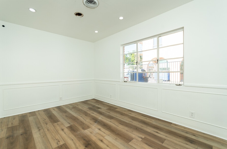 More Photos Of 2028 Lake Ave, Altadena Medical For Sale