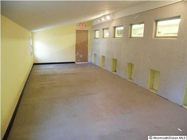 More Photos Of 152 Magnolia Ln, Middletown Veterinarian Kennel For Lease