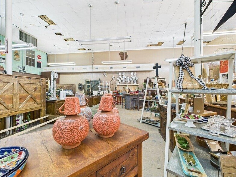 More Photos Of 236 S Oak St, Pecos Storefront For Sale