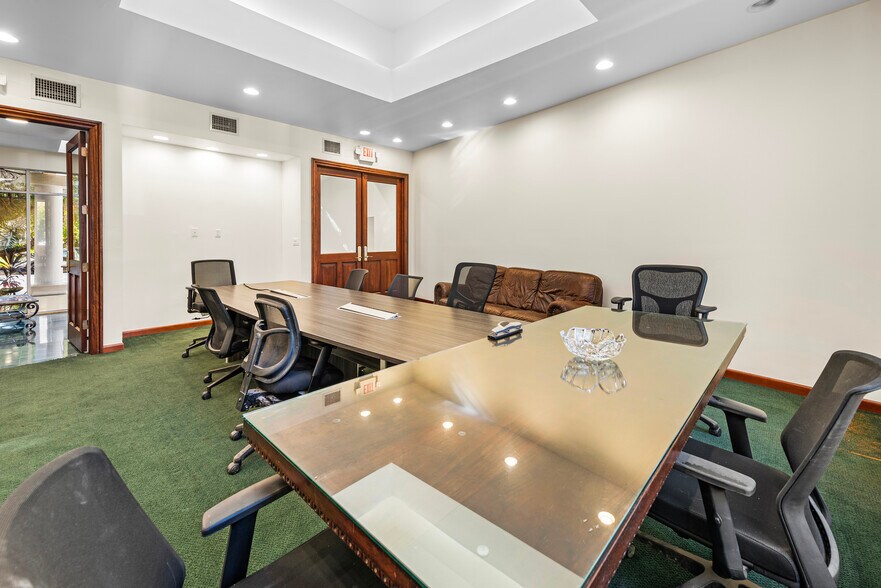 More Photos Of 1571 NW 13th Ct, Miami Medical For Lease