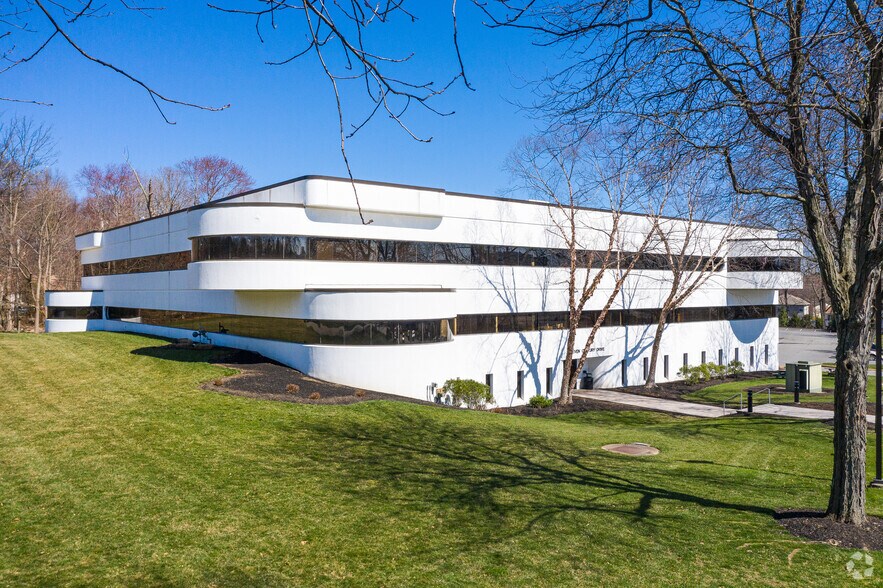 More Photos Of 7 Century Dr, Parsippany Office For Lease