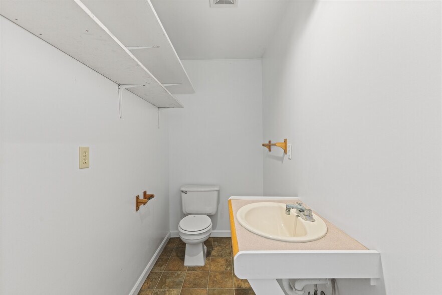 More Photos Of 1455 Oregon ave, Bandon General Retail For Sale