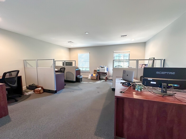 More Photos Of 180 Fitzgerald Rd, Lakeland Office For Sale