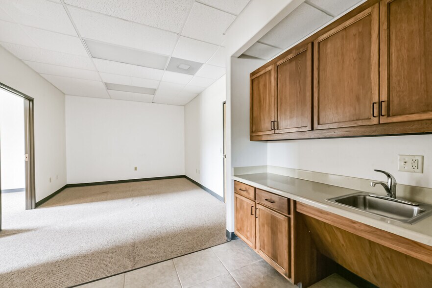 More Photos Of 20550 Townsen Blvd, Humble Office For Sale