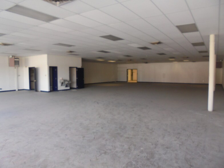 More Photos Of 7844 E Gateway Blvd, El Paso Unknown For Lease